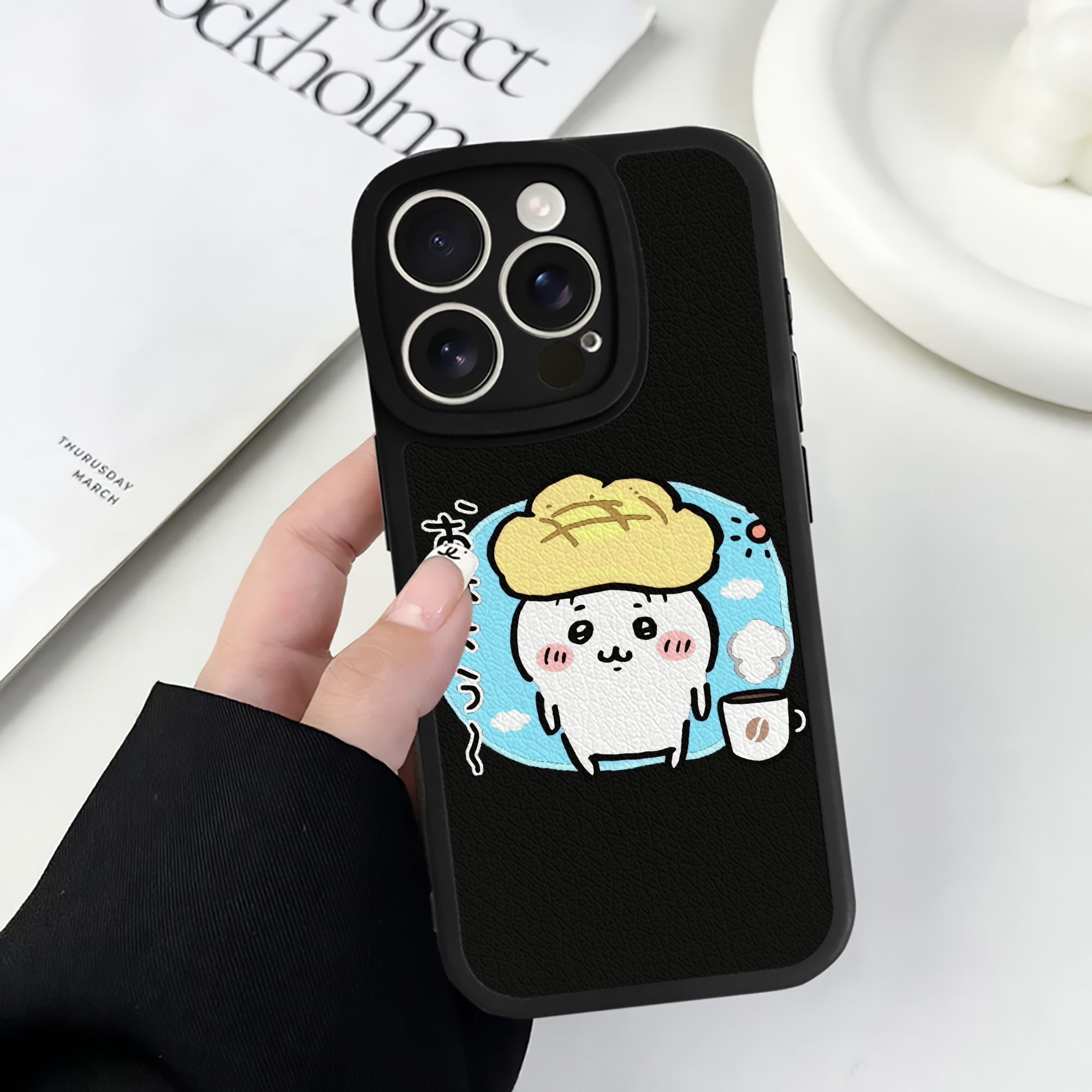 （画像用） ちいかわ ちいかわ Chii-kawa chiikawa 【iPhone 16シリーズ対応】シリコンスマホケース（レザー調） 材質：シリコン